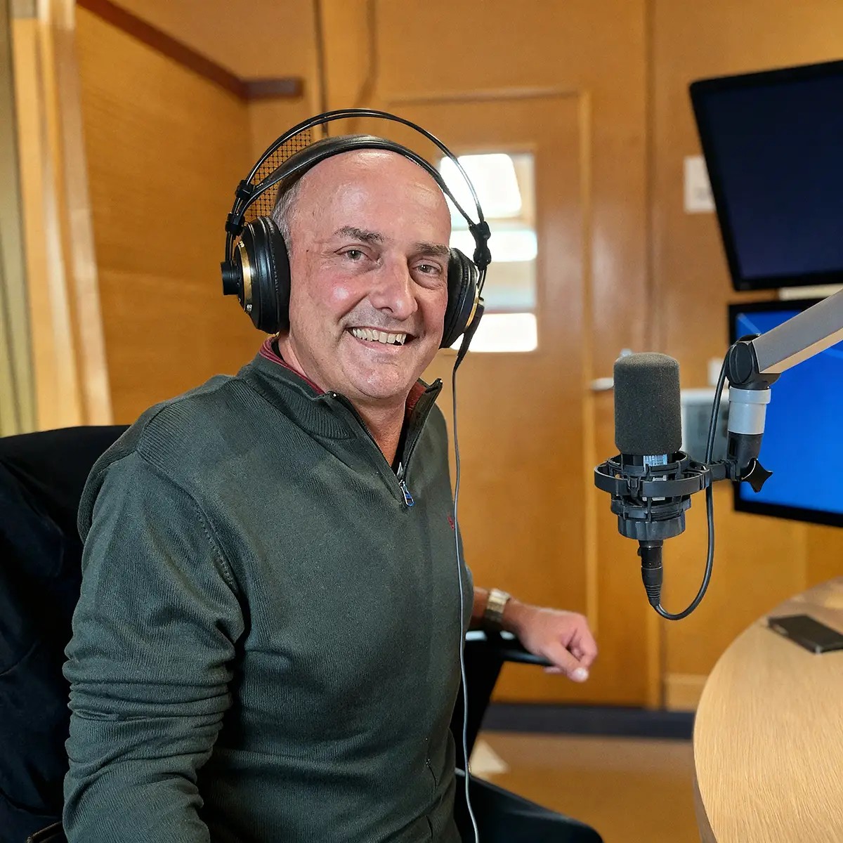 Mgate - Řez s delším výjezdem zajistí přirozený tvar oka, tvrdí plastický chirurg